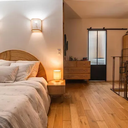 Apartment Duplex D'exception Et Atypique A Montmartre Paris
