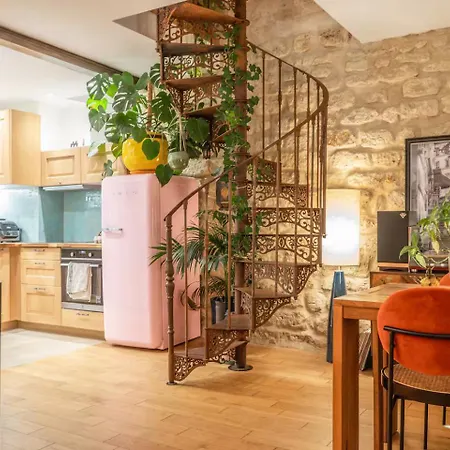 Apartment Duplex D'exception Et Atypique A Montmartre Paris