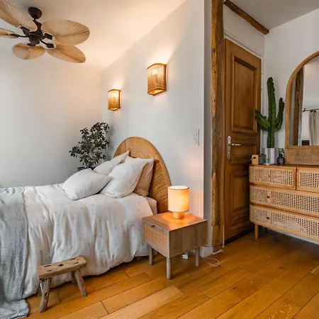 Duplex D'exception Et Atypique A Montmartre Paris